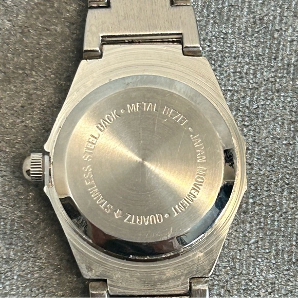 QUARTZ silver-tone stainless steel crystal rhinestone round face watch - Picture 6 of 9